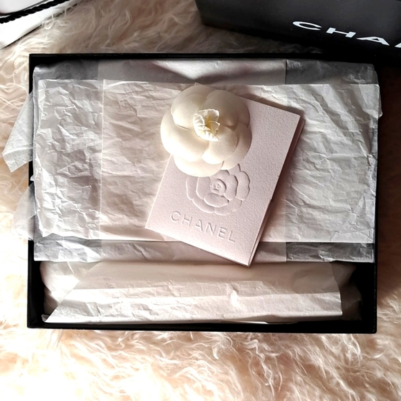 CHANEL Patent Trousse Maquil Clutch Wallet Black Like New - Picture 4 of 17